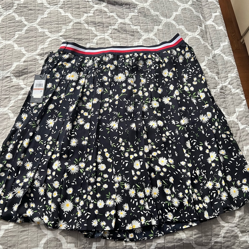 Tommy Hilfiger pleated skirt - Picture 2 of 4